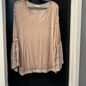 Umgee Vneck ruffle sleeve blouse